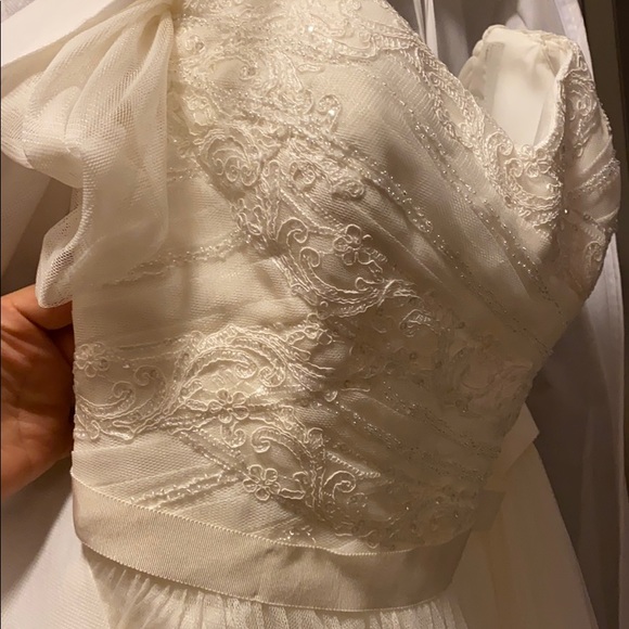 Swag sleeve David’s Bridal Wedding Dress - Picture 4 of 4